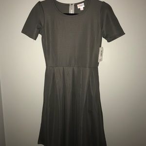 NWT LuLaRoe Gray Amelia Dress with Pockets! Small